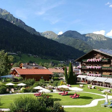 Familien- & Vitalhotel Auenhof Fulpmes Buitenkant foto