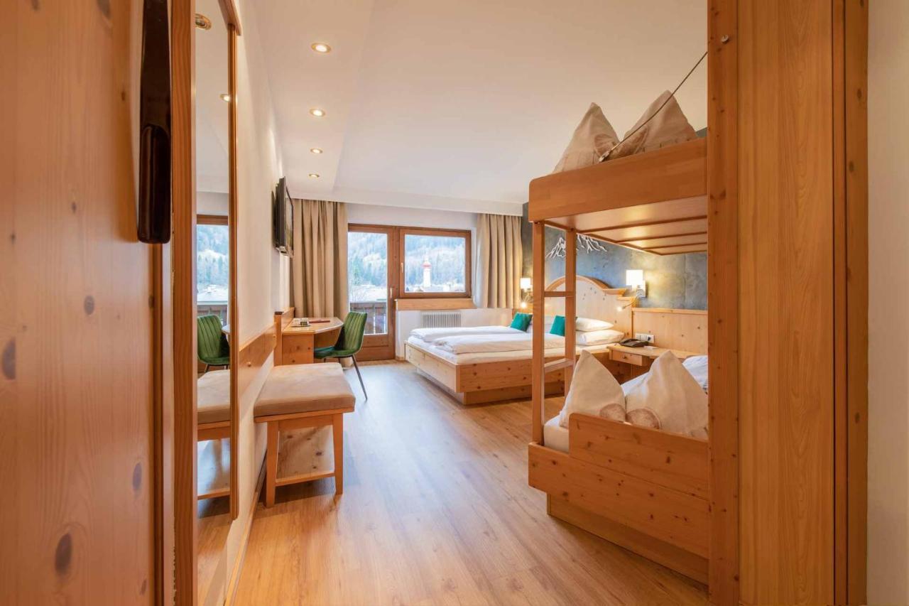 Familien- & Vitalhotel Auenhof Fulpmes Buitenkant foto