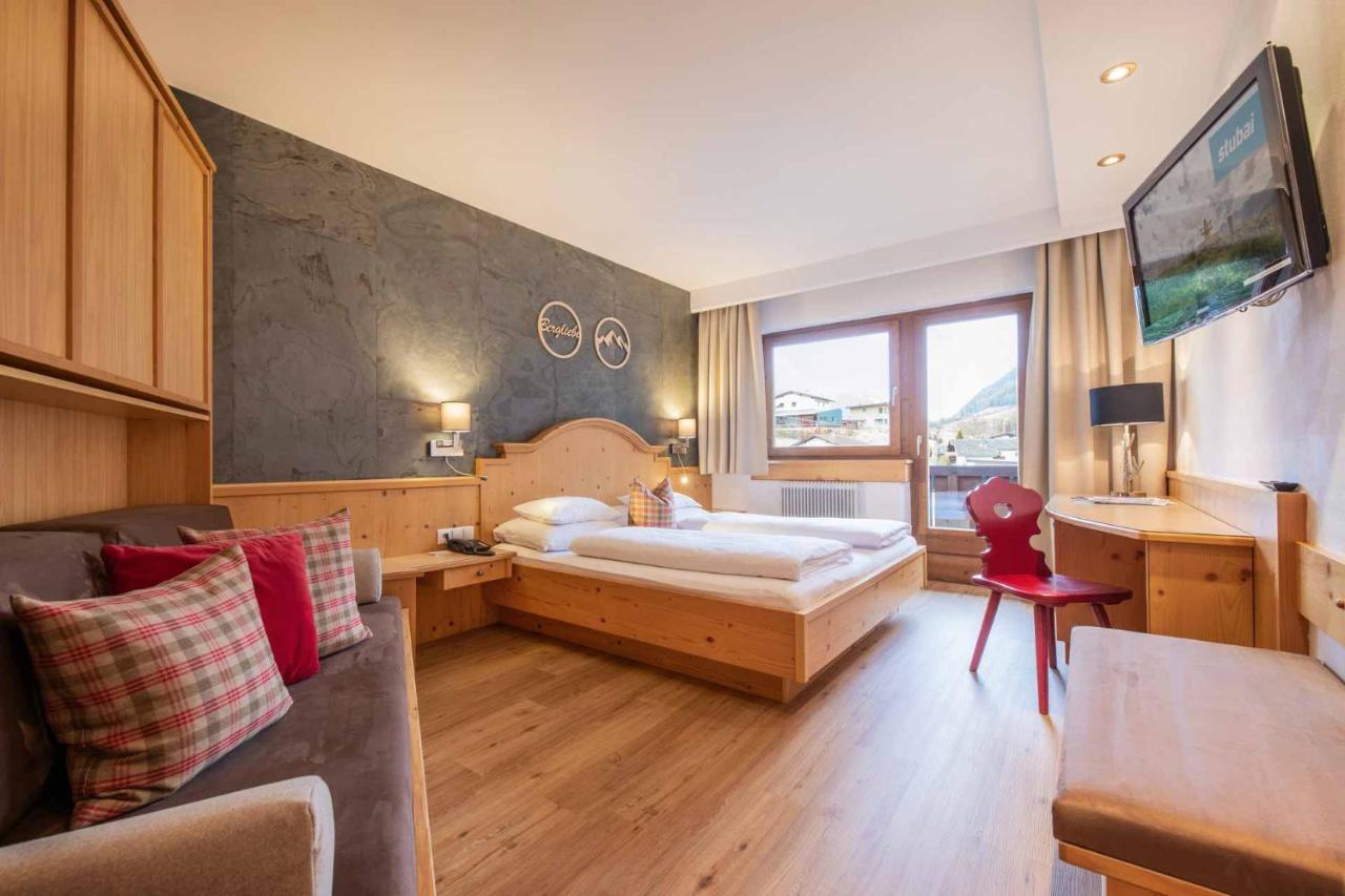 Familien- & Vitalhotel Auenhof Fulpmes Buitenkant foto