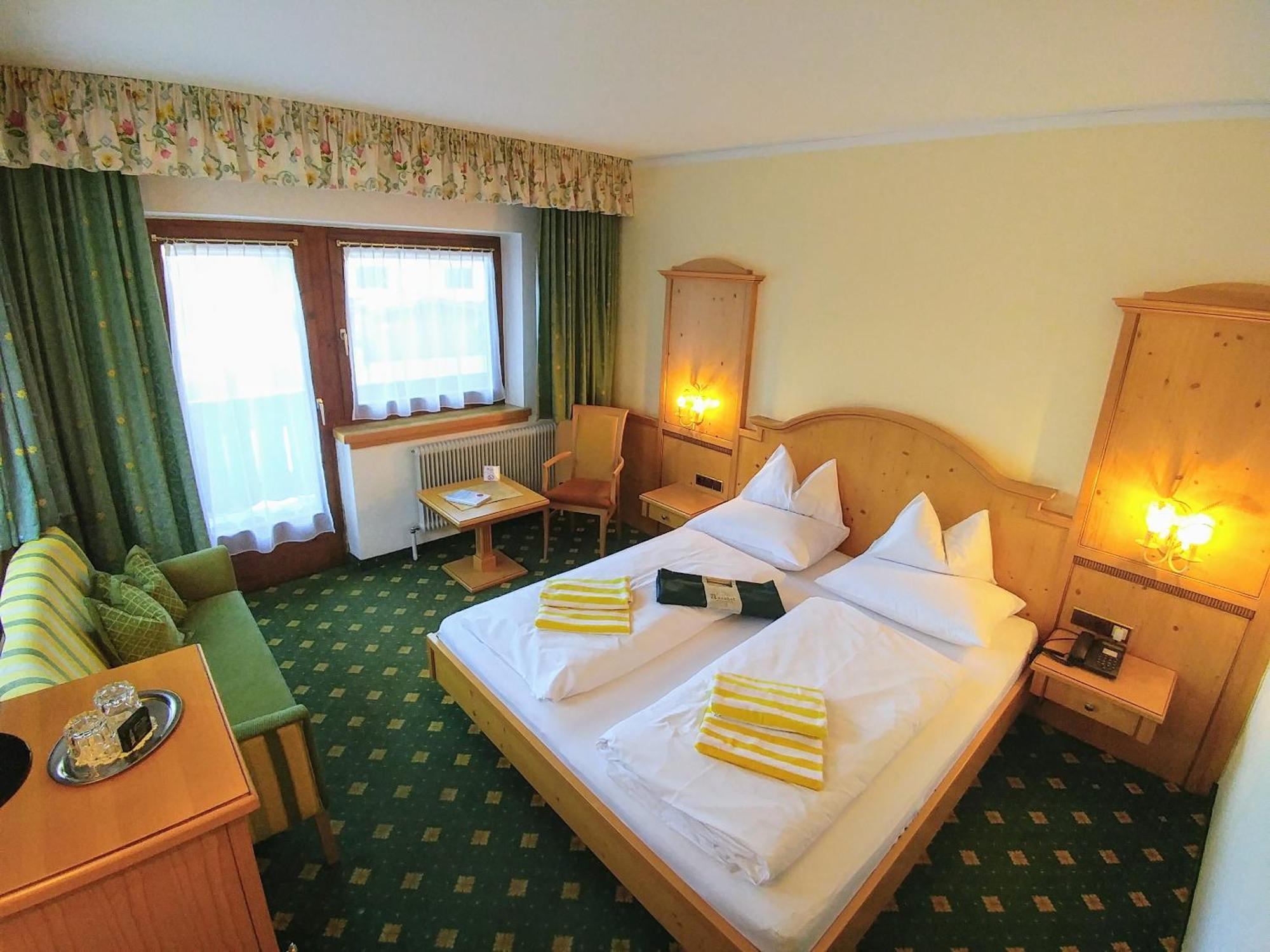 Familien- & Vitalhotel Auenhof Fulpmes Buitenkant foto