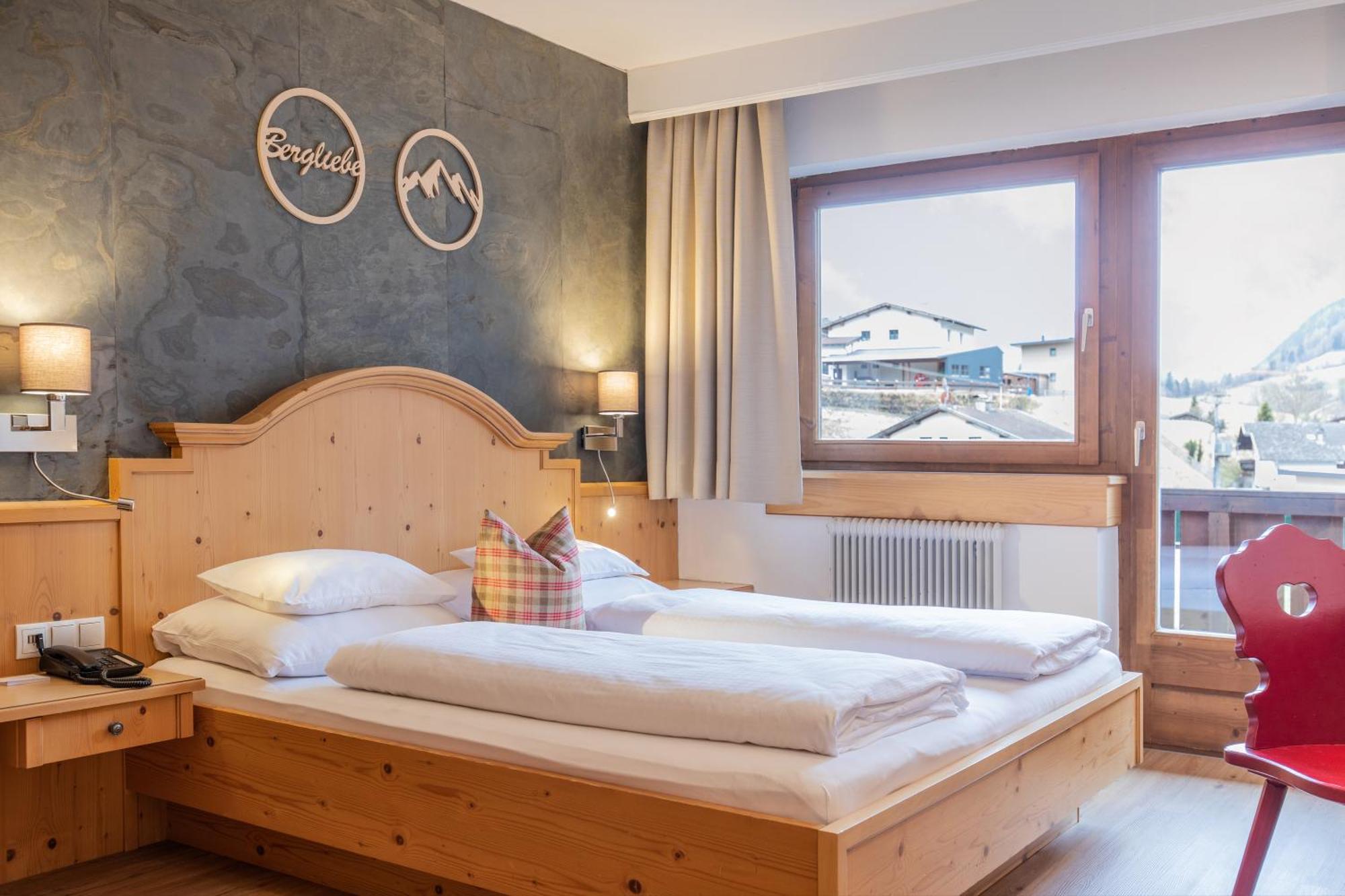 Familien- & Vitalhotel Auenhof Fulpmes Buitenkant foto