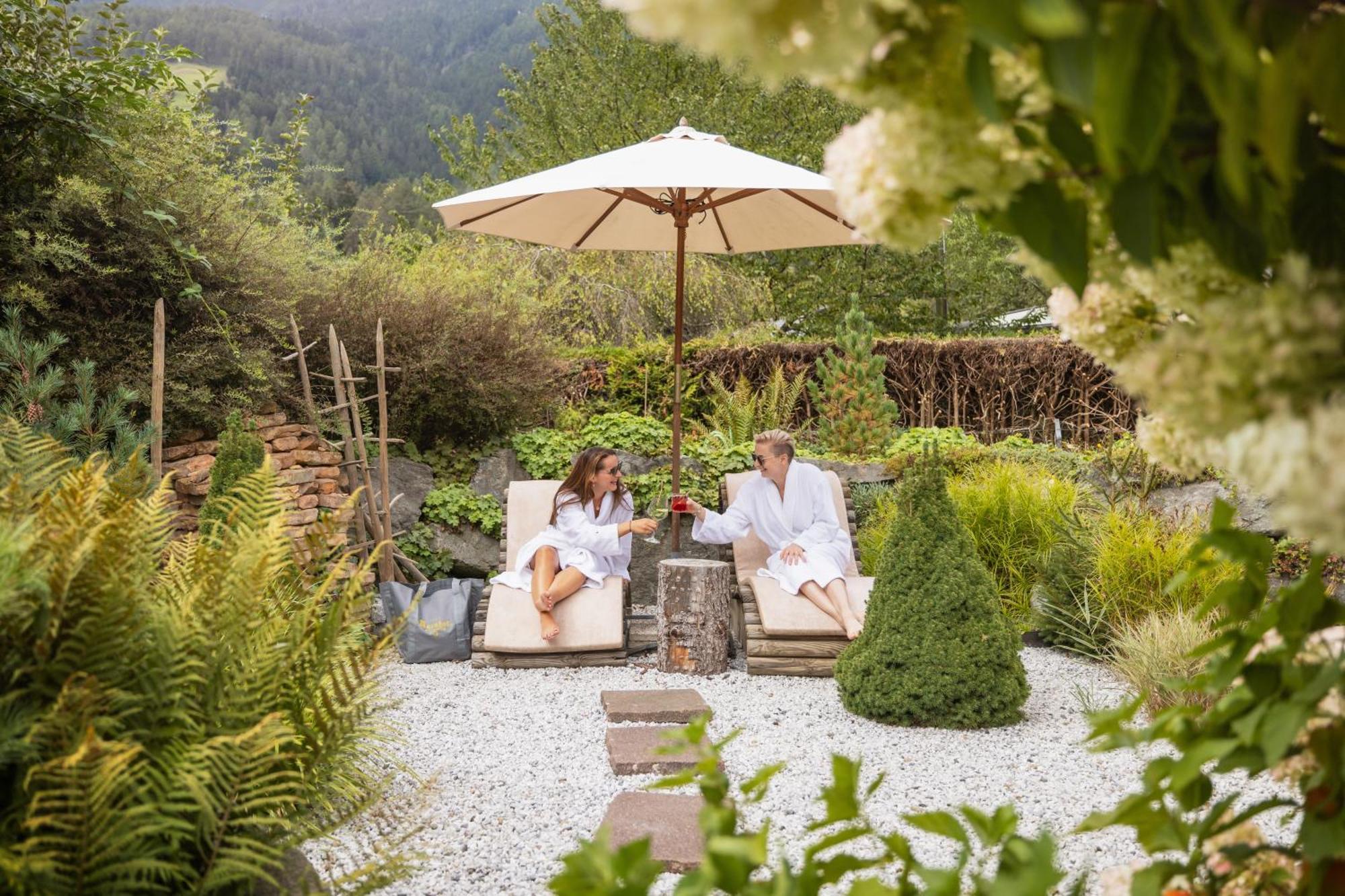 Familien- & Vitalhotel Auenhof Fulpmes Buitenkant foto