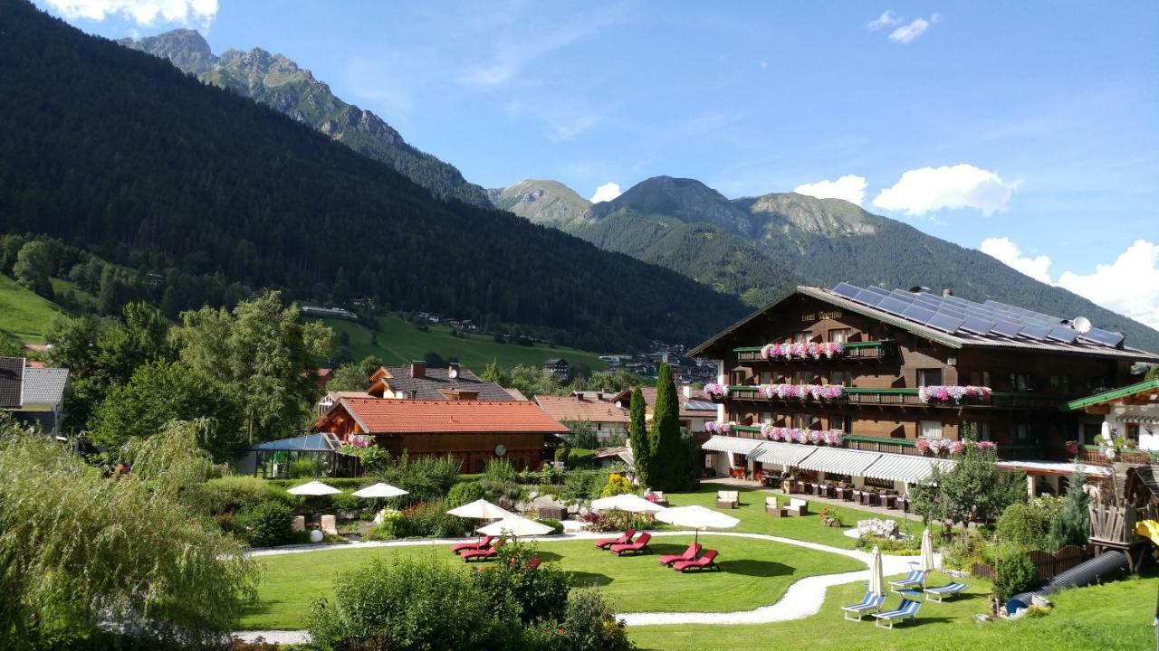 Familien- & Vitalhotel Auenhof Fulpmes Buitenkant foto